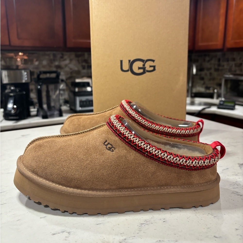 Size 4-6 Euro Sz 36-38 Brand New UGG Kids Tazz Chestnut Slippers 100% authentic - Picture 1 of 12